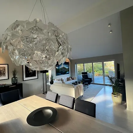 Villa Modern Detached House By The Mountains & Sea