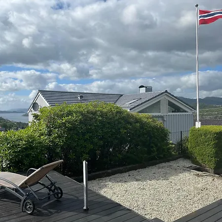 Modern Detached House By The Mountains & Sea Villa *