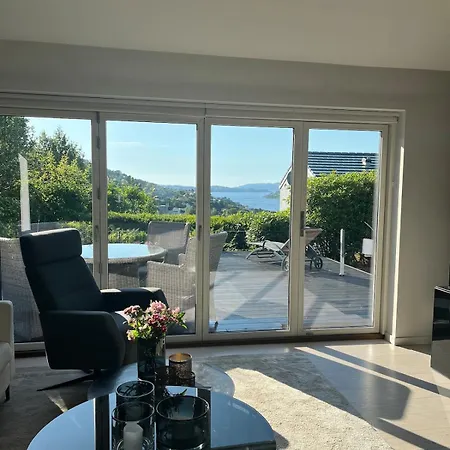 Villa Modern Detached House By The Mountains & Sea