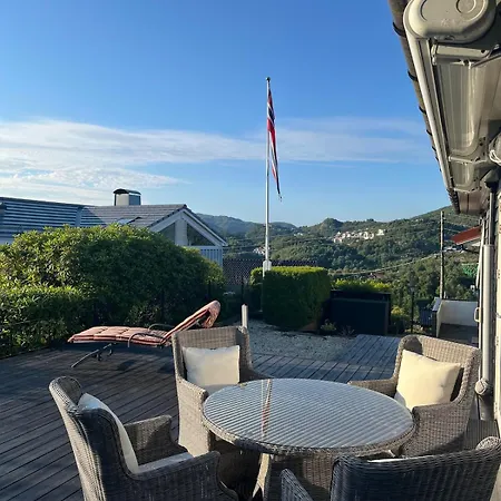 Modern Detached House By The Mountains & Sea Villa *