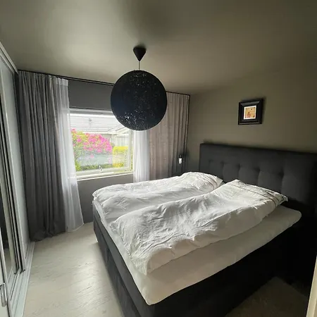 Villa Modern Detached House By The Mountains & Sea *