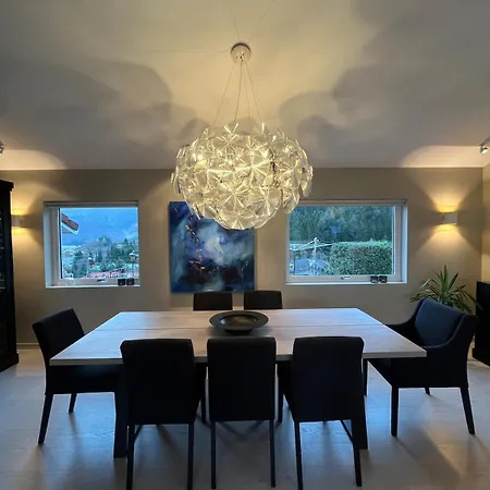 Modern Detached House By The Mountains & Sea 빌라 베르겐