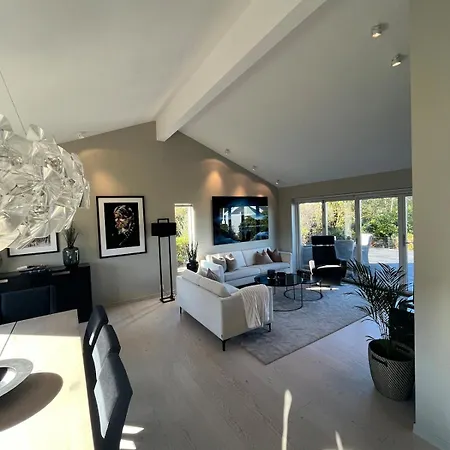 Villa Modern Detached House By The Mountains & Sea *