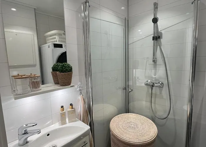 Modern Detached House By The Mountains & Sea *