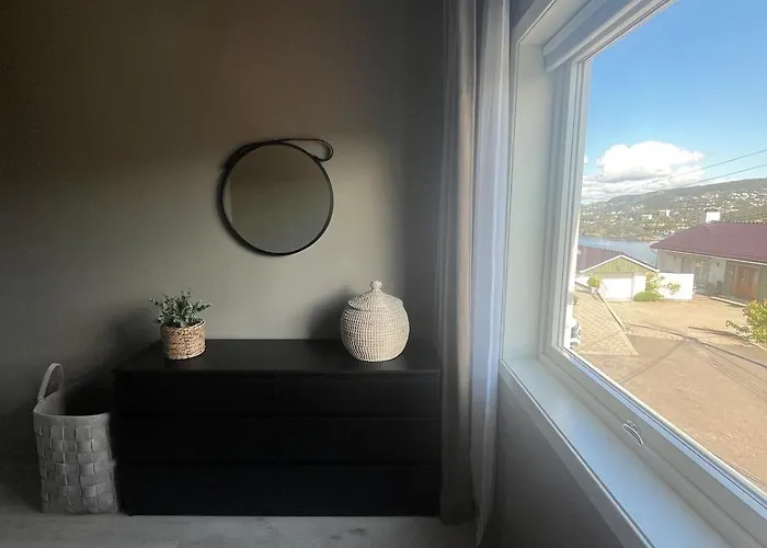 Modern Detached House By The Mountains & Sea Villa