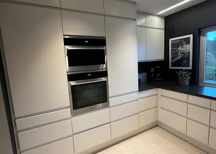 Villa Modern Detached House By The Mountains & Sea