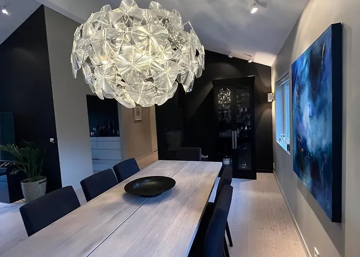 Villa Modern Detached House By The Mountains & Sea *