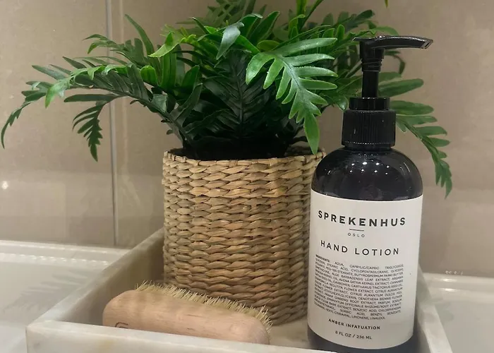 Modern Detached House By The Mountains & Sea