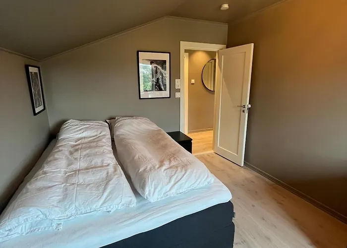 Modern Detached House By The Mountains & Sea Villa *